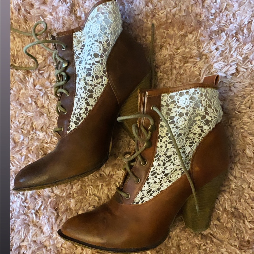 Vintage Anthro lace booties - Faryl Robin size 7